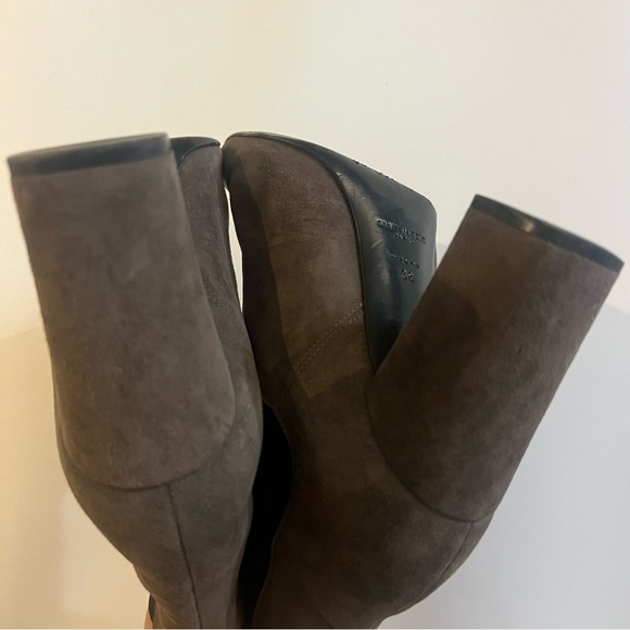 Saint Laurent suede Chelsea boots - Picture 9 of 9